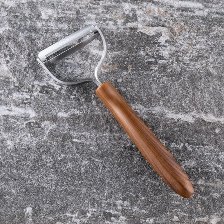 Kai Wide Stainless Peeler with Changeable Blades